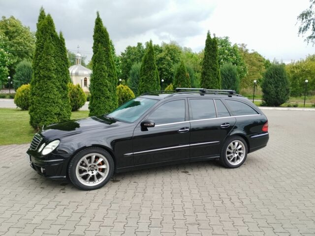 Черный Мерседес 220, объемом двигателя 2.1 л и пробегом 320 тыс. км за 5990 $, фото 4 на Automoto.ua