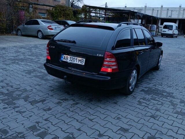 Черный Мерседес 220, объемом двигателя 2.1 л и пробегом 302 тыс. км за 3700 $, фото 3 на Automoto.ua