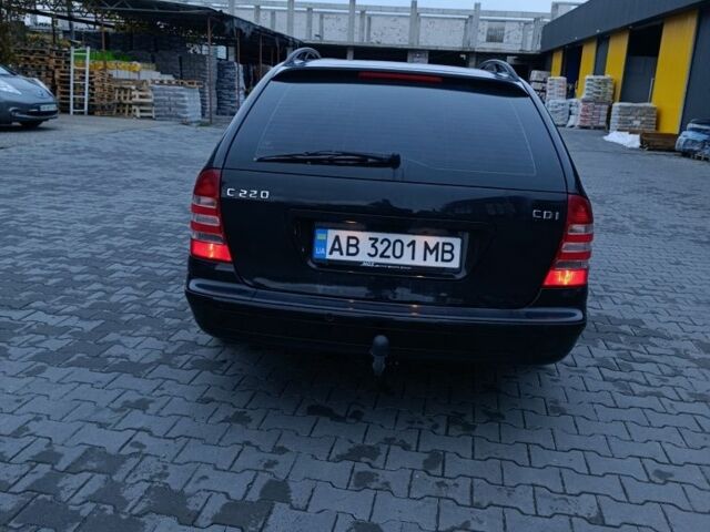 Черный Мерседес 220, объемом двигателя 2.1 л и пробегом 302 тыс. км за 3700 $, фото 4 на Automoto.ua