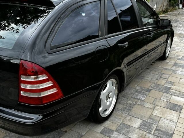 Черный Мерседес 220, объемом двигателя 2.1 л и пробегом 377 тыс. км за 5750 $, фото 4 на Automoto.ua