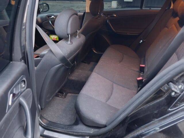 Черный Мерседес 220, объемом двигателя 2.1 л и пробегом 302 тыс. км за 3700 $, фото 11 на Automoto.ua