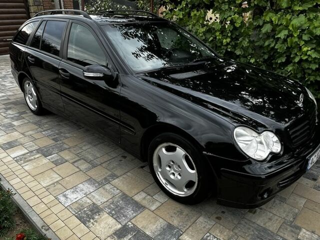 Черный Мерседес 220, объемом двигателя 2.1 л и пробегом 377 тыс. км за 5750 $, фото 2 на Automoto.ua