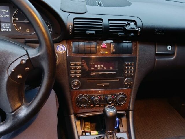 Черный Мерседес 220, объемом двигателя 2.1 л и пробегом 302 тыс. км за 3700 $, фото 16 на Automoto.ua