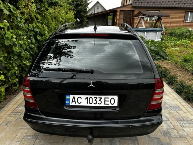 Черный Мерседес 220, объемом двигателя 2.1 л и пробегом 377 тыс. км за 5750 $, фото 3 на Automoto.ua