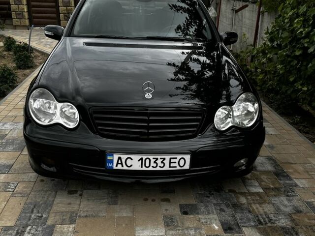 Черный Мерседес 220, объемом двигателя 2.1 л и пробегом 377 тыс. км за 5750 $, фото 7 на Automoto.ua