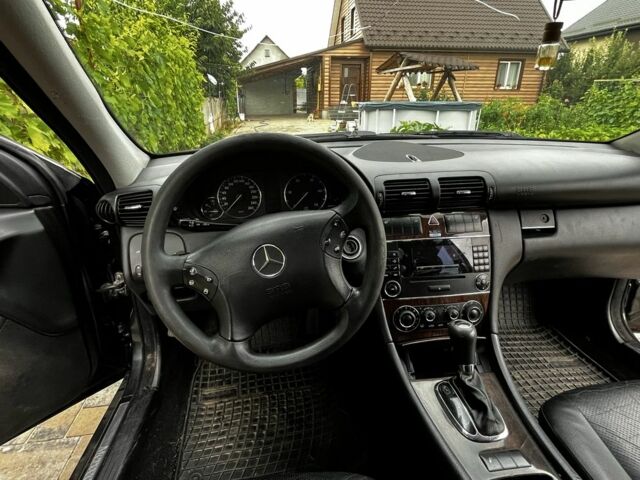 Черный Мерседес 220, объемом двигателя 2.1 л и пробегом 377 тыс. км за 5750 $, фото 10 на Automoto.ua