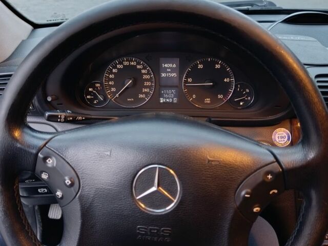 Черный Мерседес 220, объемом двигателя 2.1 л и пробегом 302 тыс. км за 3700 $, фото 15 на Automoto.ua