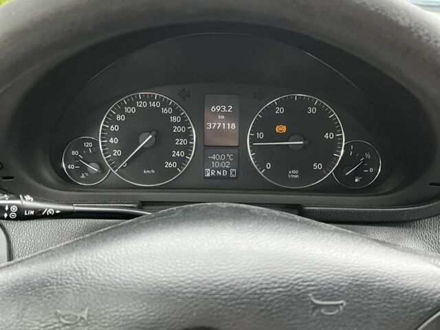 Черный Мерседес 220, объемом двигателя 2.1 л и пробегом 377 тыс. км за 5750 $, фото 12 на Automoto.ua