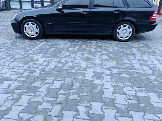 Черный Мерседес 220, объемом двигателя 2.1 л и пробегом 302 тыс. км за 3700 $, фото 6 на Automoto.ua