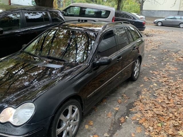 Чорний Мерседес 220, об'ємом двигуна 2.1 л та пробігом 350 тис. км за 6800 $, фото 1 на Automoto.ua