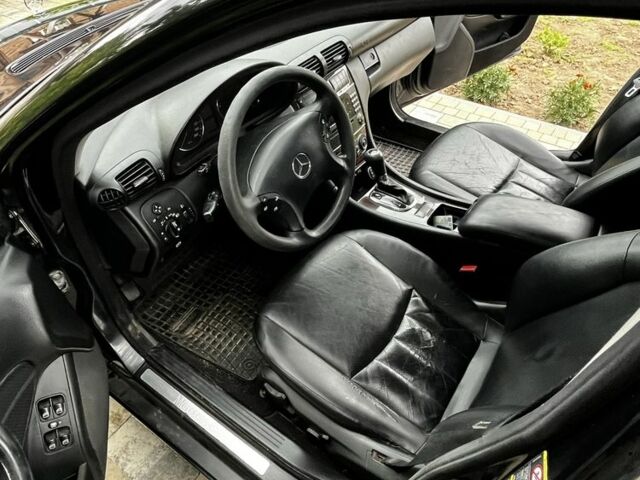 Черный Мерседес 220, объемом двигателя 2.1 л и пробегом 377 тыс. км за 5750 $, фото 9 на Automoto.ua