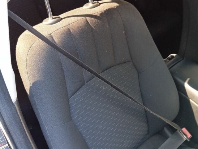 Черный Мерседес 220, объемом двигателя 2.1 л и пробегом 350 тыс. км за 6140 $, фото 6 на Automoto.ua