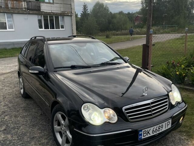 Черный Мерседес 220, объемом двигателя 2.1 л и пробегом 321 тыс. км за 6200 $, фото 3 на Automoto.ua