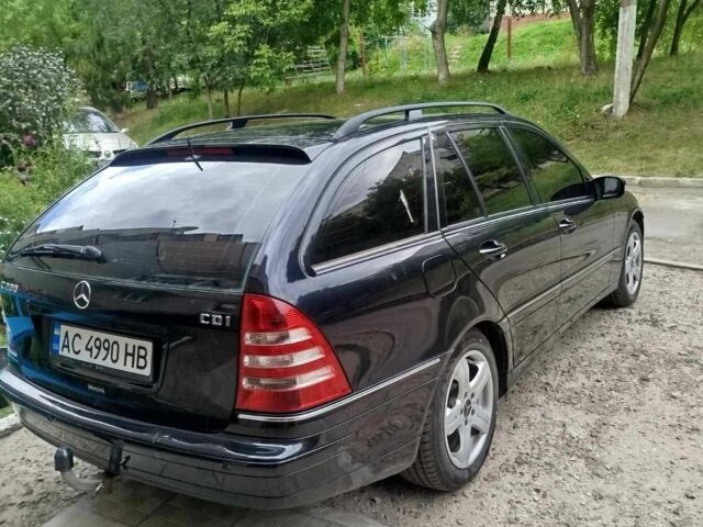 Черный Мерседес 220, объемом двигателя 2.1 л и пробегом 350 тыс. км за 6140 $, фото 1 на Automoto.ua