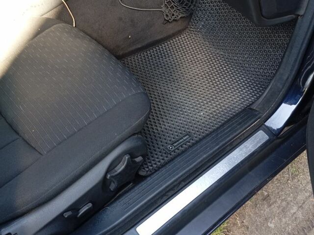 Черный Мерседес 220, объемом двигателя 2.1 л и пробегом 350 тыс. км за 6140 $, фото 7 на Automoto.ua