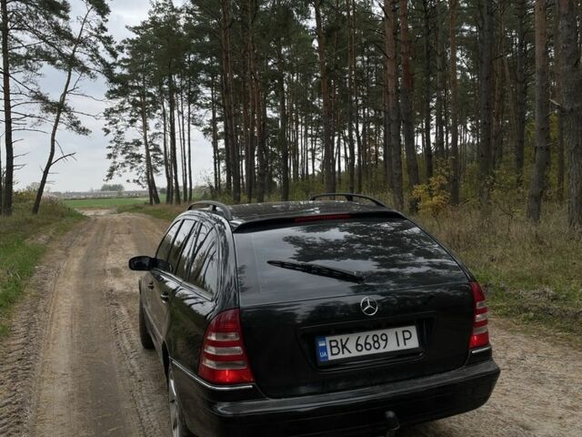 Черный Мерседес 220, объемом двигателя 2.1 л и пробегом 321 тыс. км за 6200 $, фото 5 на Automoto.ua