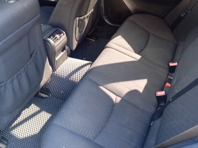 Черный Мерседес 220, объемом двигателя 2.1 л и пробегом 350 тыс. км за 6140 $, фото 5 на Automoto.ua