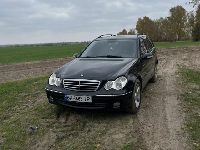 Черный Мерседес 220, объемом двигателя 2.1 л и пробегом 321 тыс. км за 6200 $, фото 6 на Automoto.ua