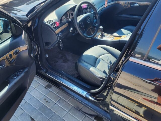 Черный Мерседес 220, объемом двигателя 3 л и пробегом 270 тыс. км за 7800 $, фото 5 на Automoto.ua