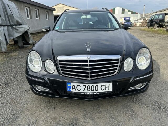 Черный Мерседес 220, объемом двигателя 2.1 л и пробегом 396 тыс. км за 8500 $, фото 7 на Automoto.ua