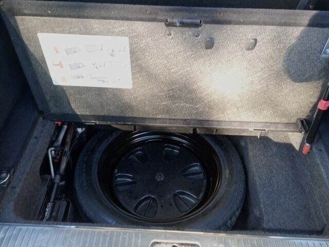 Черный Мерседес 220, объемом двигателя 2.1 л и пробегом 285 тыс. км за 7999 $, фото 6 на Automoto.ua