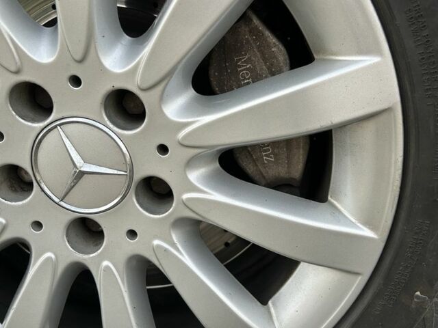 Черный Мерседес 220, объемом двигателя 2.1 л и пробегом 396 тыс. км за 8500 $, фото 8 на Automoto.ua