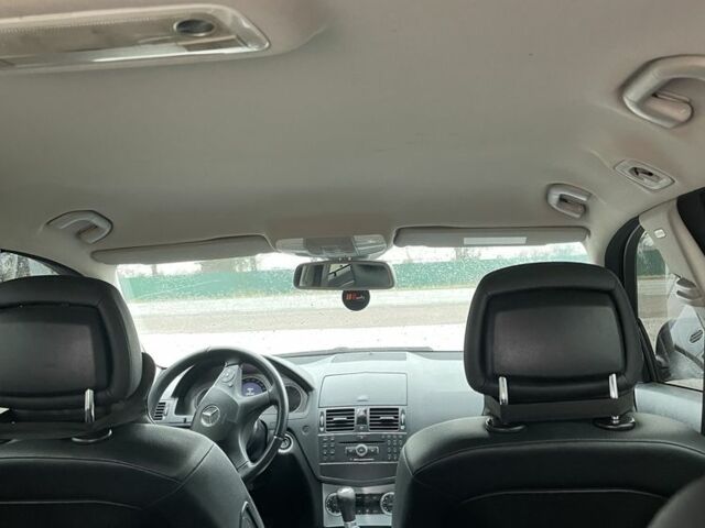 Черный Мерседес 220, объемом двигателя 0 л и пробегом 280 тыс. км за 7799 $, фото 4 на Automoto.ua