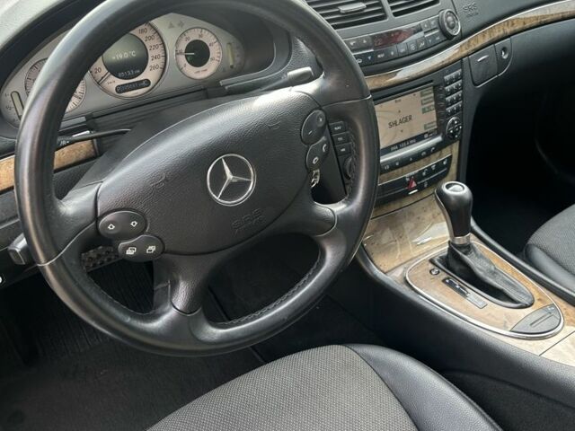 Черный Мерседес 220, объемом двигателя 2.1 л и пробегом 396 тыс. км за 8500 $, фото 11 на Automoto.ua