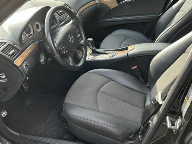 Черный Мерседес 220, объемом двигателя 2.1 л и пробегом 396 тыс. км за 8500 $, фото 9 на Automoto.ua