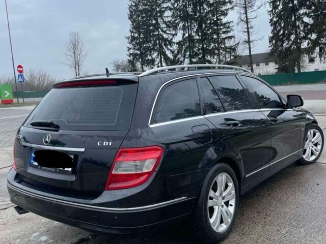 Черный Мерседес 220, объемом двигателя 0 л и пробегом 280 тыс. км за 7799 $, фото 2 на Automoto.ua