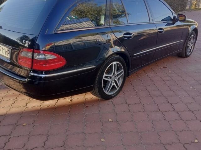 Черный Мерседес 220, объемом двигателя 2.1 л и пробегом 285 тыс. км за 7999 $, фото 2 на Automoto.ua