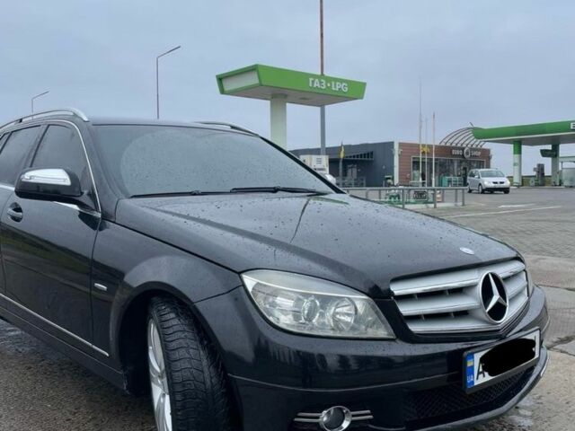 Черный Мерседес 220, объемом двигателя 0 л и пробегом 280 тыс. км за 7799 $, фото 1 на Automoto.ua