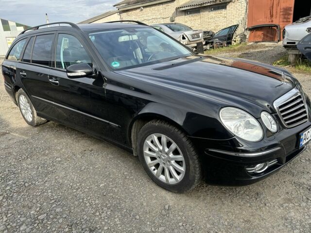 Черный Мерседес 220, объемом двигателя 2.1 л и пробегом 396 тыс. км за 8500 $, фото 6 на Automoto.ua