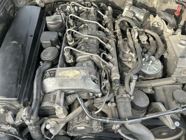 Черный Мерседес 220, объемом двигателя 2.1 л и пробегом 396 тыс. км за 8500 $, фото 19 на Automoto.ua