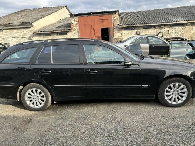 Черный Мерседес 220, объемом двигателя 2.1 л и пробегом 396 тыс. км за 8500 $, фото 5 на Automoto.ua