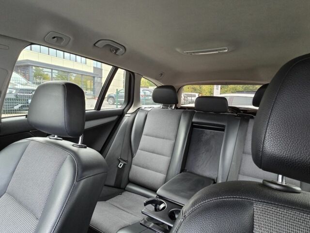 Черный Мерседес 220, объемом двигателя 2.2 л и пробегом 294 тыс. км за 7900 $, фото 4 на Automoto.ua