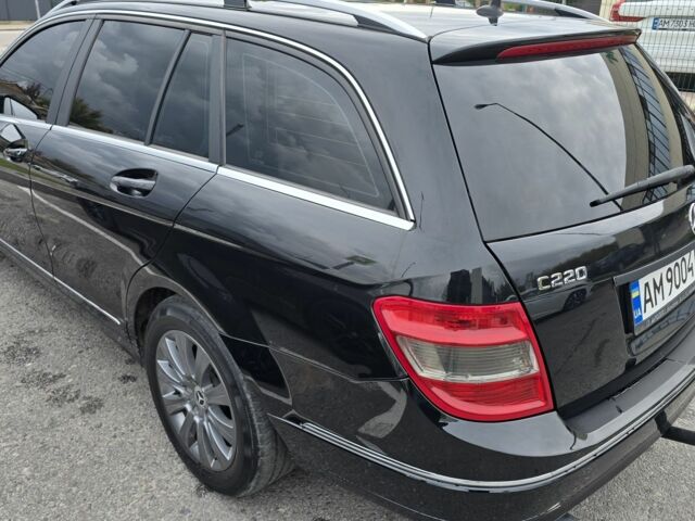 Черный Мерседес 220, объемом двигателя 2.2 л и пробегом 294 тыс. км за 7900 $, фото 2 на Automoto.ua
