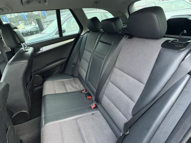 Чорний Мерседес 220, об'ємом двигуна 2.1 л та пробігом 280 тис. км за 10900 $, фото 16 на Automoto.ua