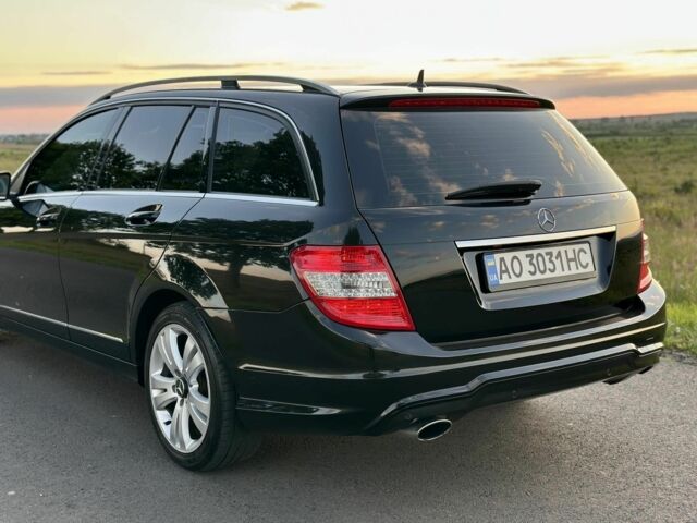 Черный Мерседес 220, объемом двигателя 2.1 л и пробегом 252 тыс. км за 8900 $, фото 3 на Automoto.ua