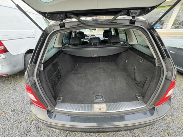 Чорний Мерседес 220, об'ємом двигуна 2.1 л та пробігом 280 тис. км за 10900 $, фото 15 на Automoto.ua