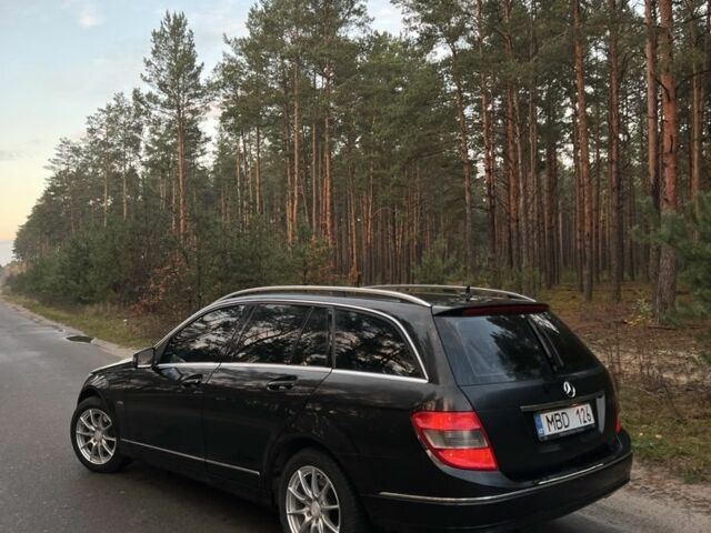 Черный Мерседес 220, объемом двигателя 2.2 л и пробегом 400 тыс. км за 5450 $, фото 4 на Automoto.ua