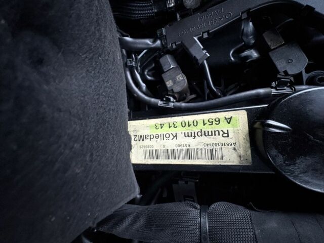 Чорний Мерседес 220, об'ємом двигуна 2.1 л та пробігом 280 тис. км за 10900 $, фото 3 на Automoto.ua