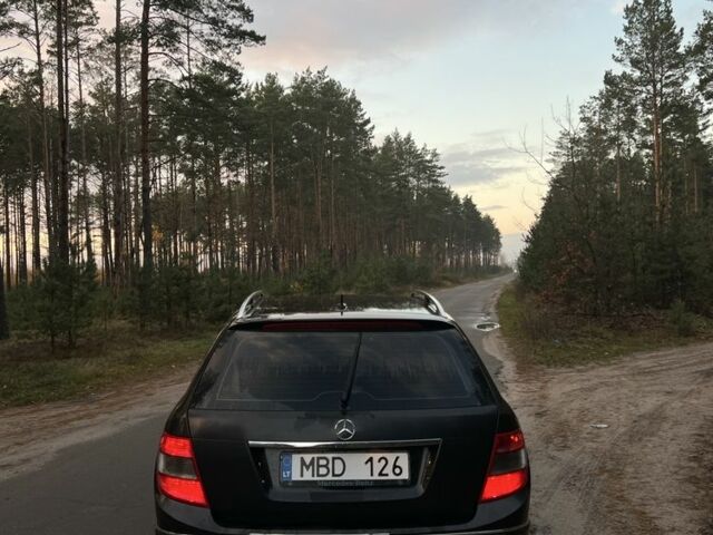 Черный Мерседес 220, объемом двигателя 2.2 л и пробегом 400 тыс. км за 5450 $, фото 5 на Automoto.ua