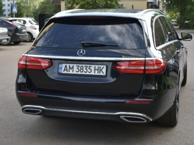 Черный Мерседес 220, объемом двигателя 2 л и пробегом 220 тыс. км за 21500 $, фото 6 на Automoto.ua