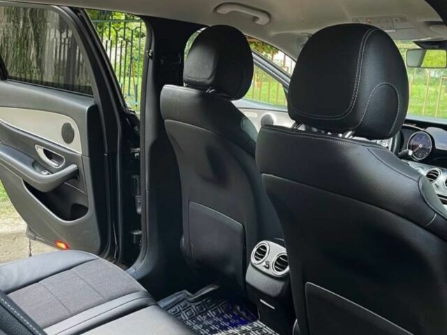 Черный Мерседес 220, объемом двигателя 2 л и пробегом 220 тыс. км за 21500 $, фото 15 на Automoto.ua