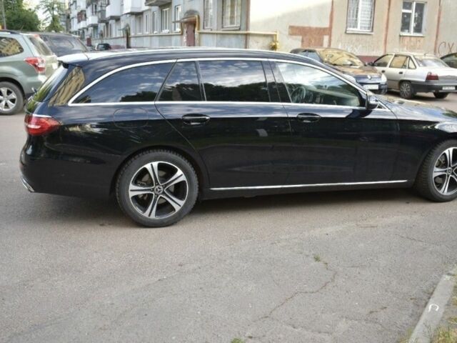 Черный Мерседес 220, объемом двигателя 2 л и пробегом 220 тыс. км за 21500 $, фото 5 на Automoto.ua