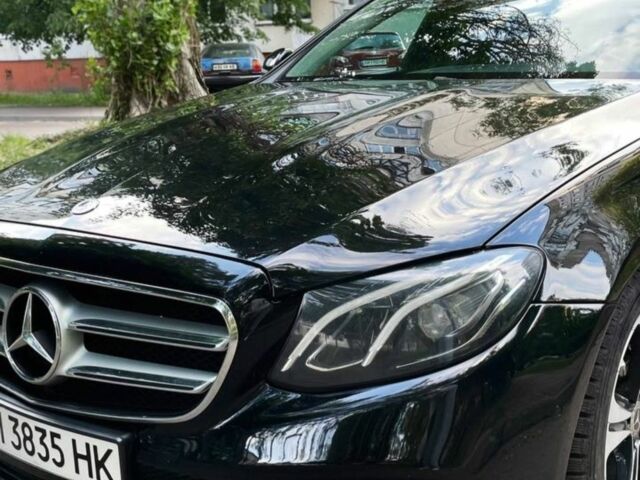 Черный Мерседес 220, объемом двигателя 2 л и пробегом 220 тыс. км за 21500 $, фото 13 на Automoto.ua