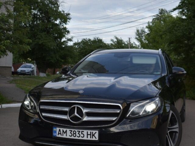 Черный Мерседес 220, объемом двигателя 2 л и пробегом 220 тыс. км за 21500 $, фото 8 на Automoto.ua