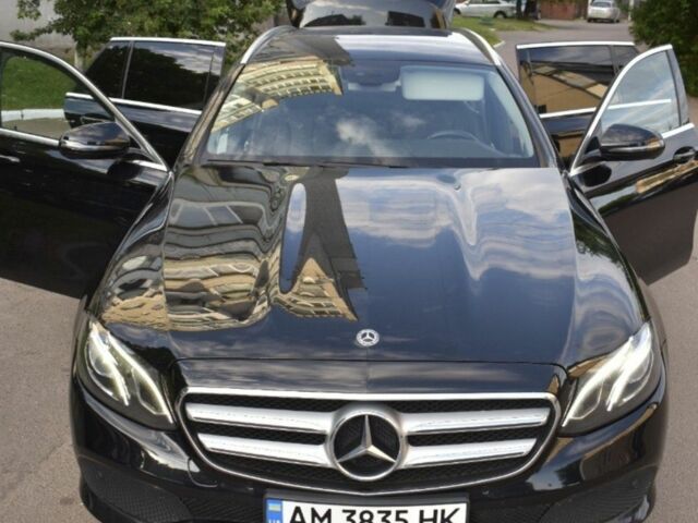 Черный Мерседес 220, объемом двигателя 2 л и пробегом 220 тыс. км за 21500 $, фото 2 на Automoto.ua