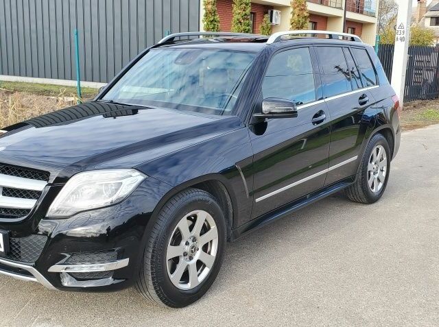 Черный Мерседес 220, объемом двигателя 2.1 л и пробегом 166 тыс. км за 19000 $, фото 2 на Automoto.ua